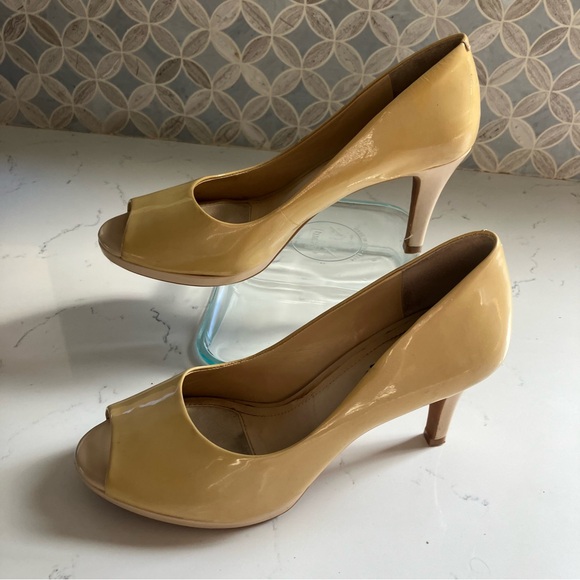 Alex Marie Peep Toe Heels Patent Leather Like Tan Cream Brown Size 8 - Picture 1 of 9